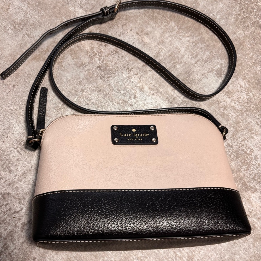 Kate Spade Black/Cream handbag 
Clean interior
Barely used
